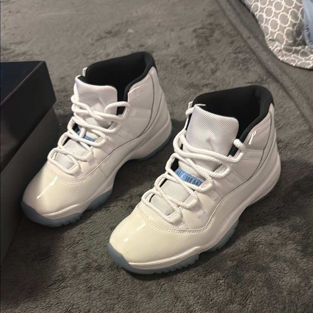 Jordan 11 Columbia